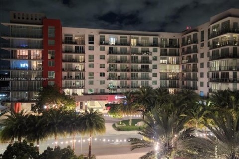 Condo in Doral, Florida, 3 bedrooms  № 1703341 - photo 22