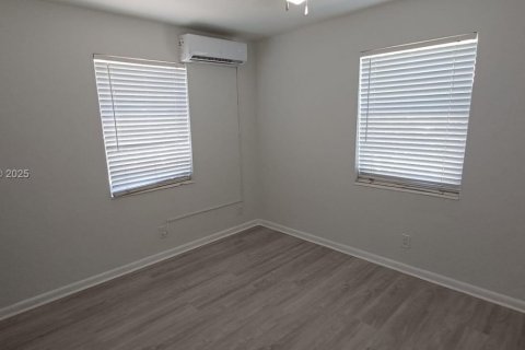 Commercial property in Boynton Beach, Florida 290.51 sq.m. № 1945039 - photo 16