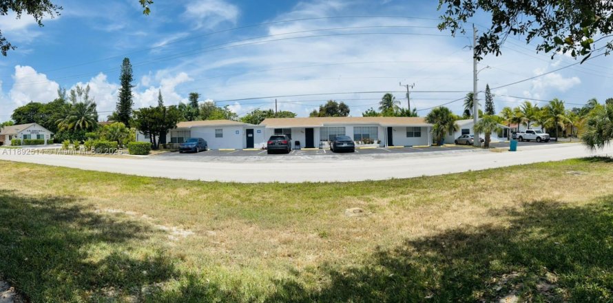 Commercial property in Boynton Beach, Florida 290.51 sq.m. № 1945039