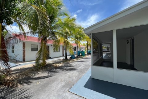 Commercial property in Boynton Beach, Florida 290.51 sq.m. № 1945039 - photo 10