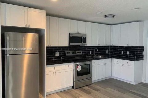 Commercial property in Boynton Beach, Florida 290.51 sq.m. № 1945039 - photo 5