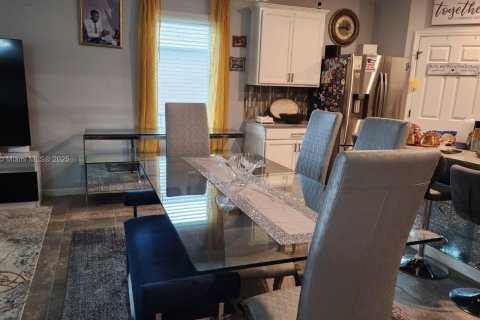 House in Vero Beach, Florida 4 bedrooms, 179.67 sq.m. № 1972457 - photo 4