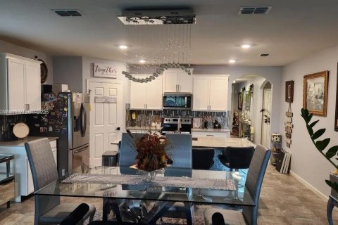 House in Vero Beach, Florida 4 bedrooms, 179.67 sq.m. № 1972457 - photo 7