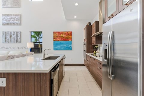 House in Miami, Florida 5 bedrooms, 282.89 sq.m. № 2010784 - photo 21