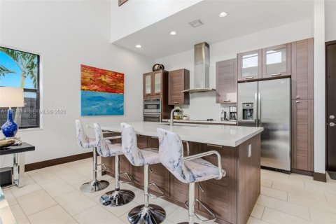 House in Miami, Florida 5 bedrooms, 282.89 sq.m. № 2010784 - photo 18