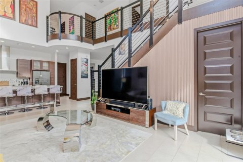 House in Miami, Florida 5 bedrooms, 282.89 sq.m. № 2010784 - photo 17