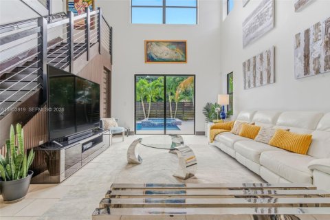 House in Miami, Florida 5 bedrooms, 282.89 sq.m. № 2010784 - photo 14