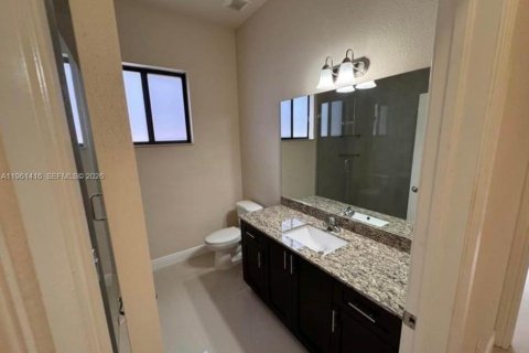 Immobilier commercial à louer à Miami, Floride: 1 chambre, 213.77 m2 № 2024616 - photo 4