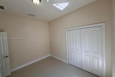 Immobilier commercial à louer à Miami, Floride: 1 chambre, 213.77 m2 № 2024616 - photo 8