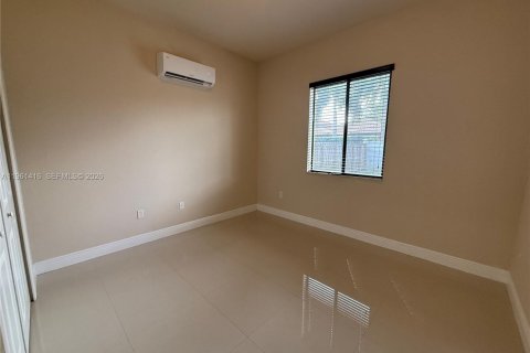 Immobilier commercial à louer à Miami, Floride: 1 chambre, 213.77 m2 № 2024616 - photo 12