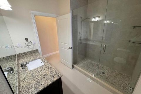 Immobilier commercial à louer à Miami, Floride: 1 chambre, 213.77 m2 № 2024616 - photo 7