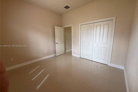 Immobilier commercial à louer à Miami, Floride: 1 chambre, 213.77 m2 № 2024616 - photo 13