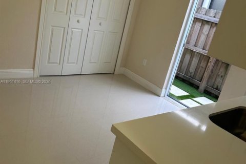 Immobilier commercial à louer à Miami, Floride: 1 chambre, 213.77 m2 № 2024616 - photo 5