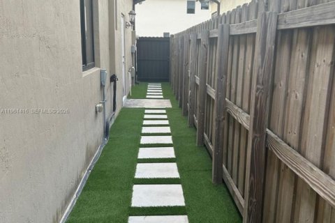 Immobilier commercial à louer à Miami, Floride: 1 chambre, 213.77 m2 № 2024616 - photo 10