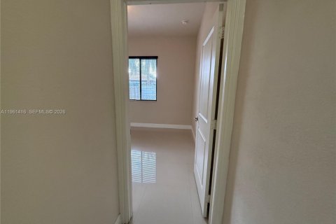 Immobilier commercial à louer à Miami, Floride: 1 chambre, 213.77 m2 № 2024616 - photo 11