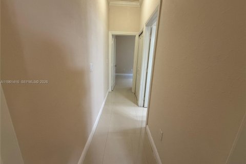Immobilier commercial à louer à Miami, Floride: 1 chambre, 213.77 m2 № 2024616 - photo 14