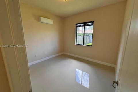 Immobilier commercial à louer à Miami, Floride: 1 chambre, 213.77 m2 № 2024616 - photo 6