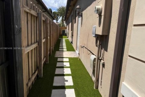 Immobilier commercial à louer à Miami, Floride: 1 chambre, 213.77 m2 № 2024616 - photo 9