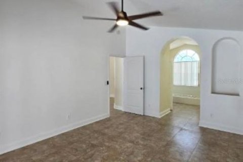 House in Tampa, Florida 3 bedrooms, 153.66 sq.m. № 1901792 - photo 13