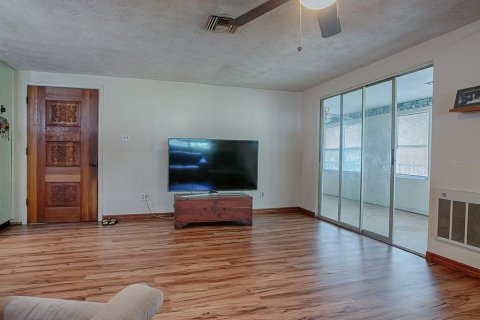 Casa en venta en Lake Panasoffkee, Florida, 3 dormitorios, 86.4 m2 № 1298939 - foto 5