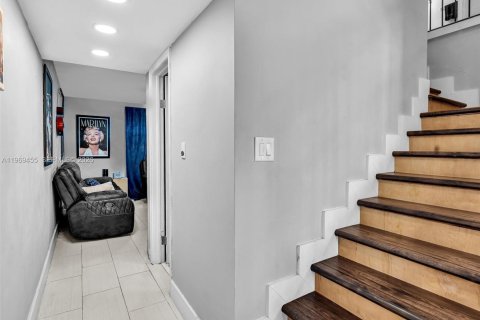 Adosado en venta en Tamarac, Florida, 3 dormitorios, 173.26 m2 № 2030247 - foto 9