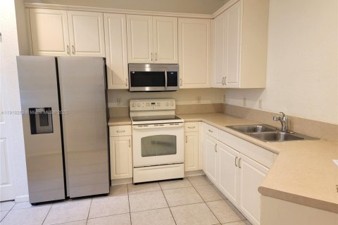 Casa en venta en Vero Beach, Florida, 4 dormitorios, 174.84 m2 № 1971066 - foto 2