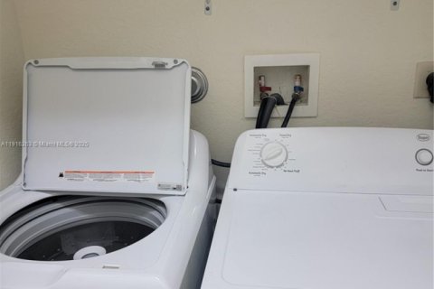 Casa en venta en Vero Beach, Florida, 4 dormitorios, 174.84 m2 № 1971066 - foto 8