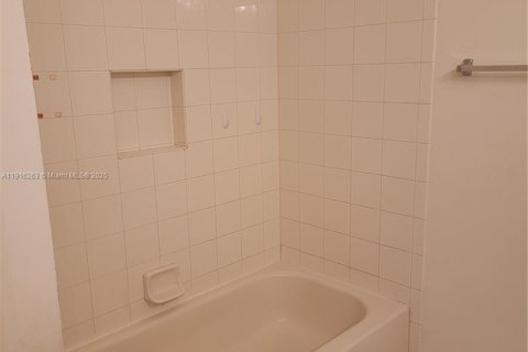 Casa en venta en Vero Beach, Florida, 4 dormitorios, 174.84 m2 № 1971066 - foto 24