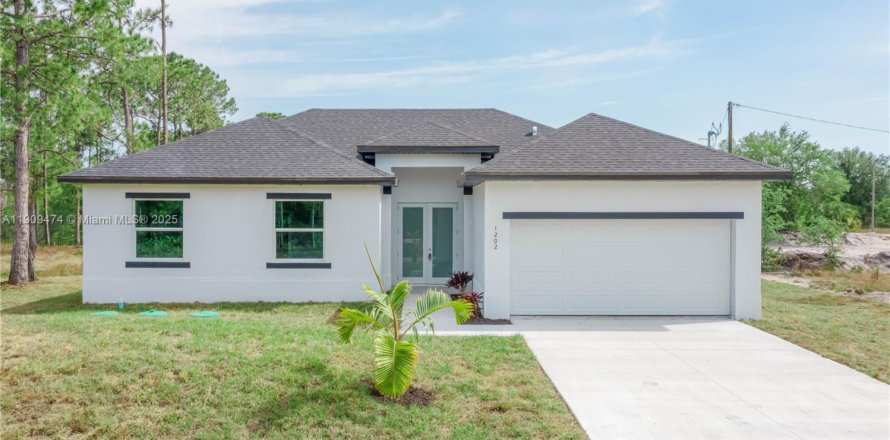 Дом в Лихай-Эйкерс, Флорида 3 спальни, 151.62м2 № 1965174