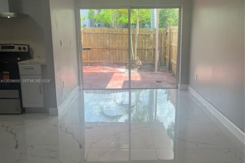 Touwnhouse à louer à Davie, Floride: 2 chambres, 94.76 m2 № 2083960 - photo 2