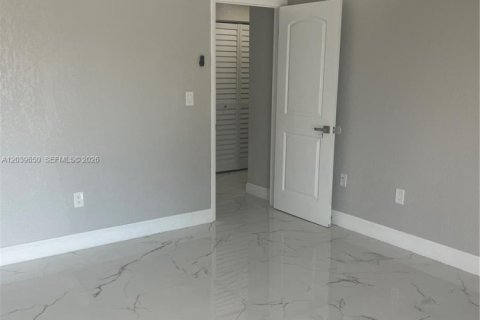 Touwnhouse à louer à Davie, Floride: 2 chambres, 94.76 m2 № 2083960 - photo 17