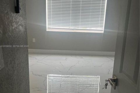 Touwnhouse à louer à Davie, Floride: 2 chambres, 94.76 m2 № 2083960 - photo 19
