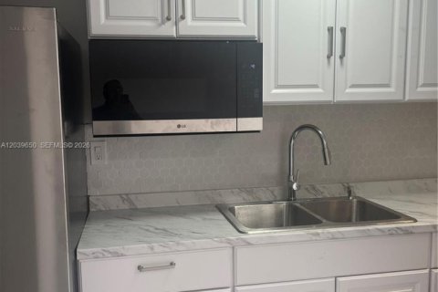 Touwnhouse à louer à Davie, Floride: 2 chambres, 94.76 m2 № 2083960 - photo 5