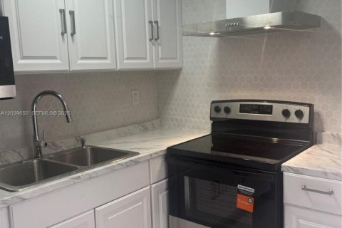 Touwnhouse à louer à Davie, Floride: 2 chambres, 94.76 m2 № 2083960 - photo 4