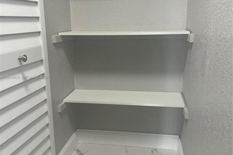 Touwnhouse à louer à Davie, Floride: 2 chambres, 94.76 m2 № 2083960 - photo 11