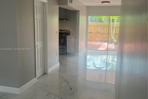 Touwnhouse à louer à Davie, Floride: 2 chambres, 94.76 m2 № 2083960 - photo 8