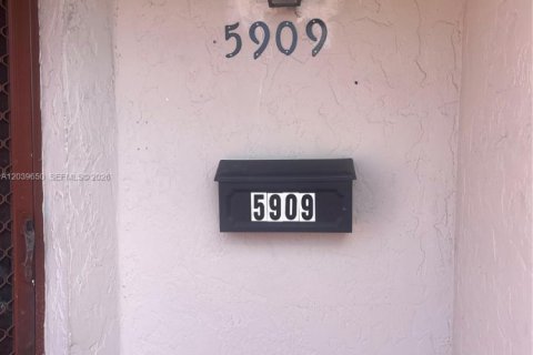 Touwnhouse à louer à Davie, Floride: 2 chambres, 94.76 m2 № 2083960 - photo 21