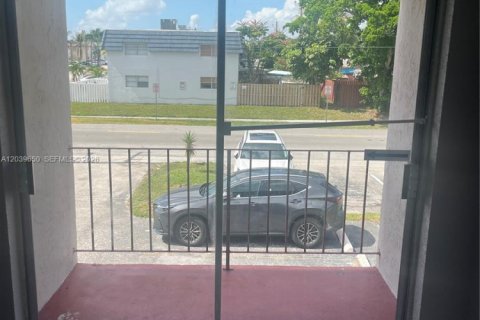 Touwnhouse à louer à Davie, Floride: 2 chambres, 94.76 m2 № 2083960 - photo 15