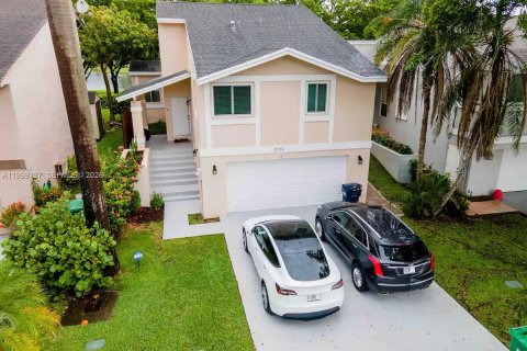 Casa en Cutler Bay, Florida 3 dormitorios, 153.29 m2 № 2066090