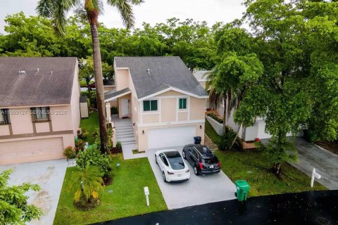 Casa en alquiler en Cutler Bay, Florida, 3 dormitorios, 153.29 m2 № 2066090 - foto 2