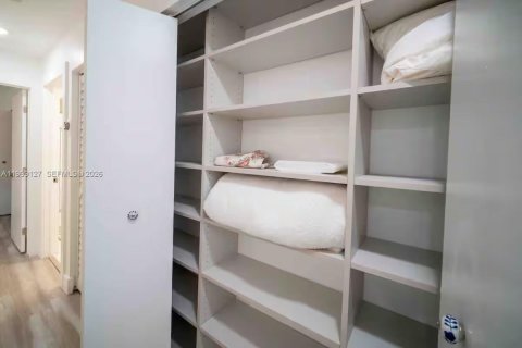 Casa en alquiler en Cutler Bay, Florida, 3 dormitorios, 153.29 m2 № 2066090 - foto 22