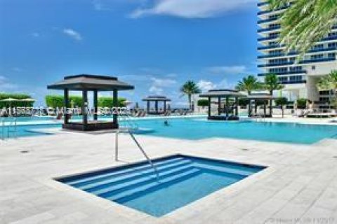 Condo in Hallandale Beach, Florida, 1 bedroom  № 1738553 - photo 30