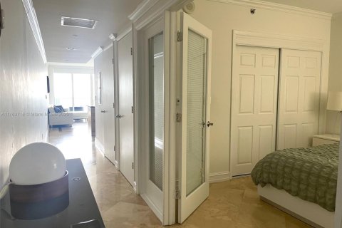 Condo in Hallandale Beach, Florida, 1 bedroom  № 1738553 - photo 24
