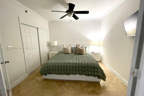 Condo in Hallandale Beach, Florida, 1 bedroom  № 1738553 - photo 22