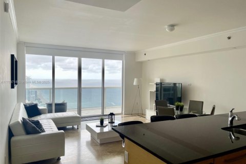 Condo in Hallandale Beach, Florida, 1 bedroom  № 1738553 - photo 7