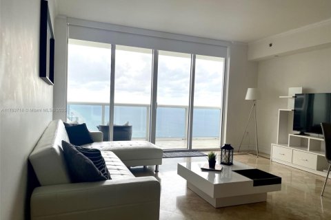 Condo in Hallandale Beach, Florida, 1 bedroom  № 1738553 - photo 8
