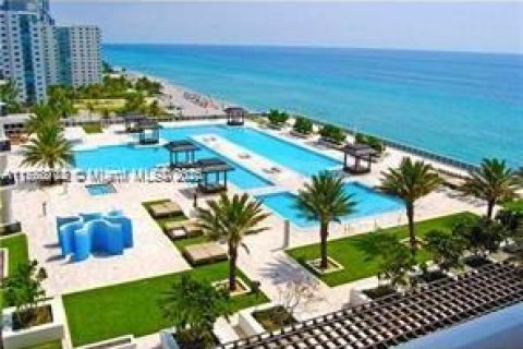 Condo in Hallandale Beach, Florida, 1 bedroom  № 1738553 - photo 29