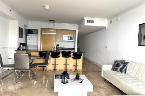 Condo in Hallandale Beach, Florida, 1 bedroom  № 1738553 - photo 10