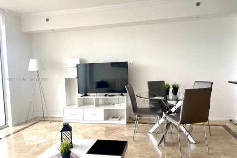 Condo in Hallandale Beach, Florida, 1 bedroom  № 1738553 - photo 15
