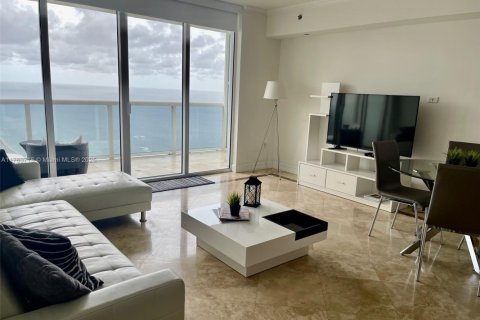Condo in Hallandale Beach, Florida, 1 bedroom  № 1738553 - photo 9